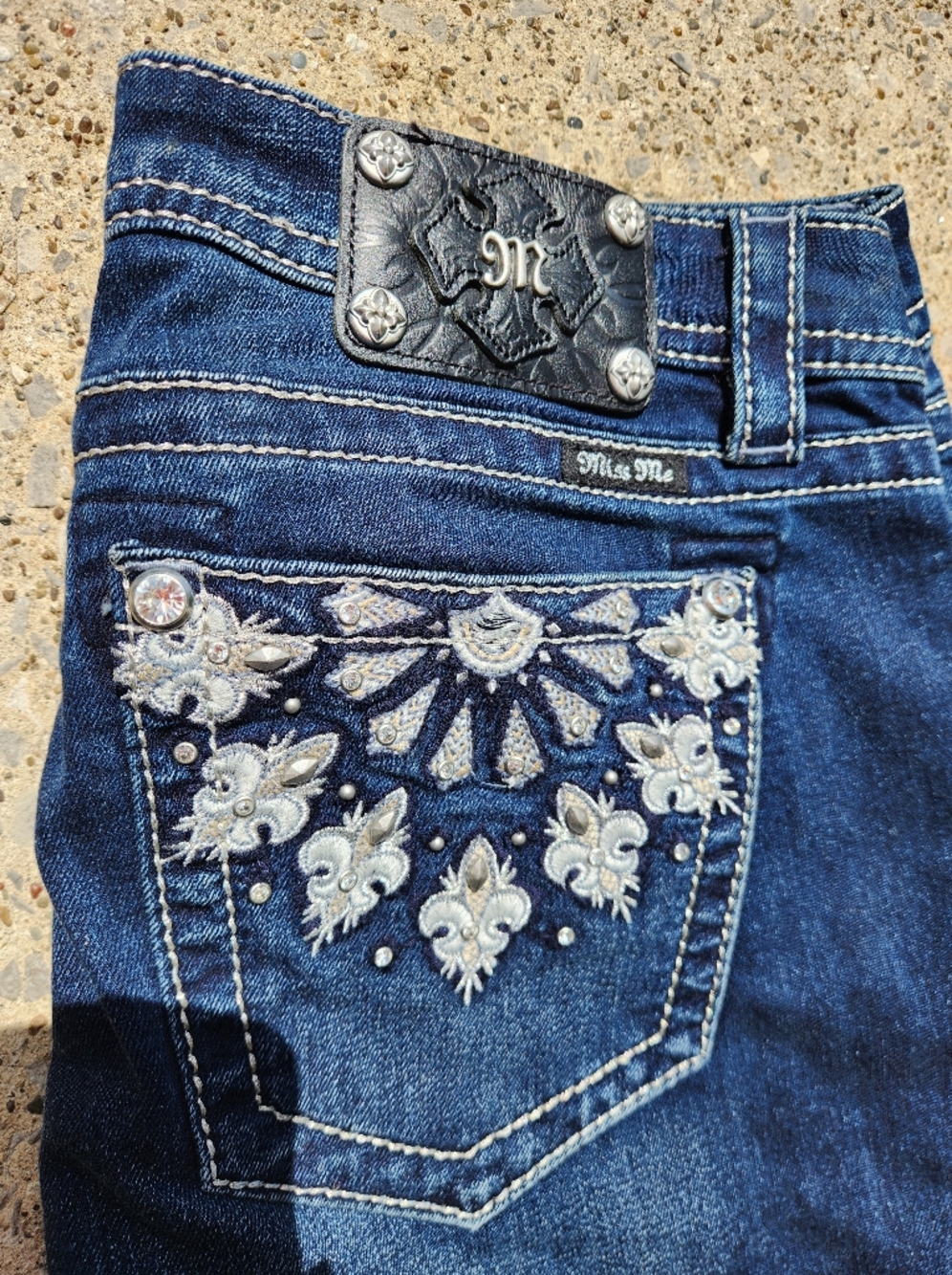 Miss Me Rhinestone Embellished Jeans Size 33 Plus Skinny - Picture 5 of 6
